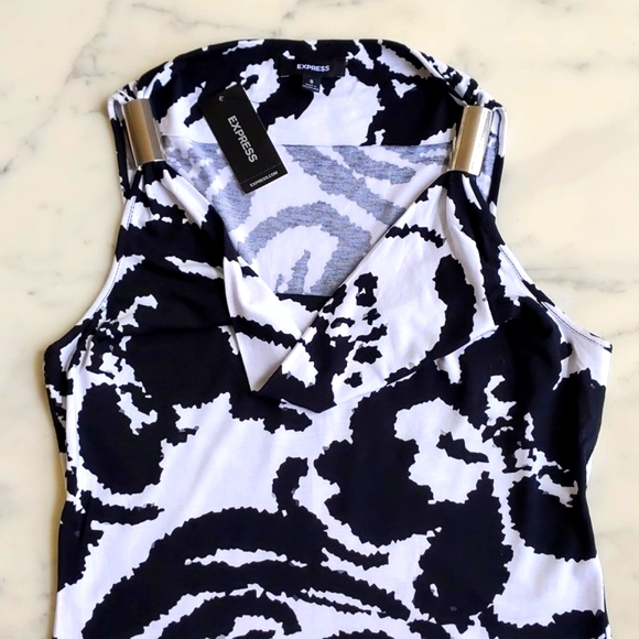 NWT. Express Rayon Spandex Black/White Patterned Sleeveless Top w/metal decor. - Picture 3 of 4